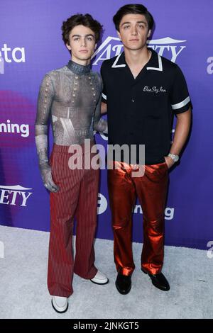 HOLLYWOOD, LOS ANGELES, CALIFORNIA, USA - 11 AGOSTO: AVI Angel e fratello Asher Angel arrivano alla Variety 2022 Power of Young Hollywood Celebration presentata da Facebook Gaming tenutasi a NeueHouse Los Angeles il 11 agosto 2022 a Hollywood, Los Angeles, California, Stati Uniti. (Foto di Xavier Collin/Image Press Agency) Foto Stock