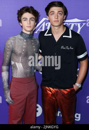 HOLLYWOOD, LOS ANGELES, CALIFORNIA, USA - 11 AGOSTO: AVI Angel e fratello Asher Angel arrivano alla Variety 2022 Power of Young Hollywood Celebration presentata da Facebook Gaming tenutasi a NeueHouse Los Angeles il 11 agosto 2022 a Hollywood, Los Angeles, California, Stati Uniti. (Foto di Xavier Collin/Image Press Agency) Foto Stock