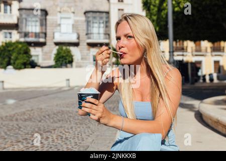 giovane donna, estate, eis essen, ragazza, ragazze, donna, giovane donna, estati Foto Stock