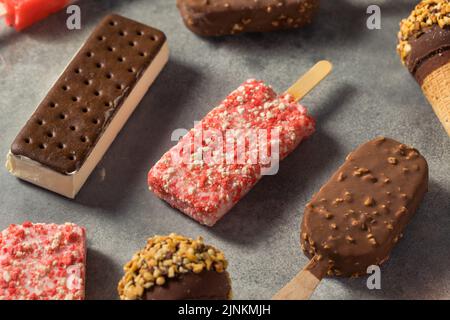 Gelateria assortita congelata per l'estate Foto Stock