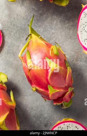 Pitaya Dragonfruit tailandese biologico sano tagliare a fette Foto Stock