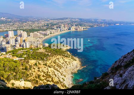Veduta aerea della baia della città di Calpe Alicante dalla roccia. Foto Stock