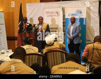 Nairobi, Kenya. 11th ago, 2022. Jakaya Kikwete, capo della missione di osservazione dell'EAC e ex presidente tanzaniano, interviene durante un briefing stampa a Nairobi, Kenya, 11 agosto 2022. Le elezioni generali del Kenya, tenutesi martedì per scegliere il quinto presidente, i governatori della contea, i senatori e i membri dell'Assemblea Nazionale, sono stati in gran parte pacifici, liberi ed equi, blocchi panafricani ha detto giovedì. PER ANDARE CON 'osservatori africani laud Kenya per tenere elezioni libere e giuste' Credit: Fred Mutune/Xinhua/Alamy Live News Foto Stock