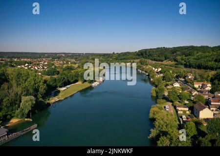 Veduta aerea su Vernou la celle sur Seine nella Senna e Marna in Francia Foto Stock