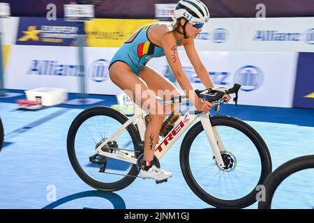 Il belga Hanne De Vet ha mostrato in azione durante il triathlon femminile euro, parte del Campionato europeo di Monaco 2022, a Monaco di Baviera, Germania, venerdì 12 agosto 2022. La seconda edizione dei Campionati europei si svolge dal 11 al 22 agosto e prevede nove sport. FOTO DI BELGA ERIC LALMAND Foto Stock