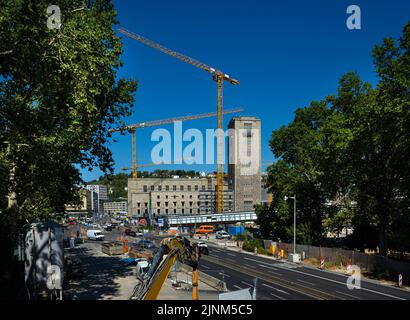 Gru, cantiere di grandi dimensioni, terreno di Stoccarda-21, Stoccarda, Baden-Wuerttemberg, Germania, Europa Foto Stock