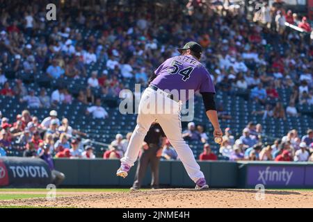 Agosto 11 2022: Colorado pitcher Carlos Estevez 54) lancia un campo durante il gioco con Saint Louis Cardinals e Colorado Rockies tenuto a Coors Field a Denver Co. David Seelig/Cal Sport medi Credit: CAL Sport Media/Alamy Live News Foto Stock