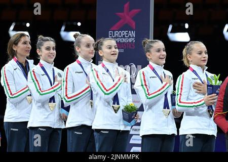 Monaco, Germania. 12th ago, 2022. TEAM: Germania GOLD durante i Campionati europei di ginnastica artistica femminile - qualifica femminile junior, incluse le finali di squadra e tutto intorno, ginnastica a Monaco, Germania, agosto 12 2022 Credit: Independent Photo Agency/Alamy Live News Foto Stock