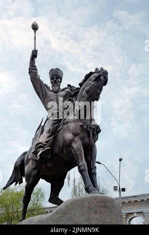 Equestre di Petro Konashevych-Sahaidachny a Kontraktova Square a Kyiv Foto Stock