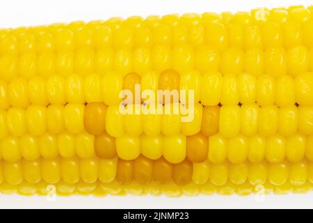 granaglie di mais primo piano sotto forma di un sorriso Foto Stock