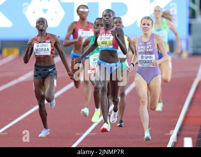 24 luglio 2022; Eugene, Oregon, USA; Athing Mu (USA) sconfigge Keely Hodgkinson (GBR) vincendo i 800 m femminili, 1:56,30 a 1:56.38, durante i Campionati mondiali di atletica leggera Oregon 22 a Hayward Field. (Claus Andersen/immagine dello sport) Foto Stock