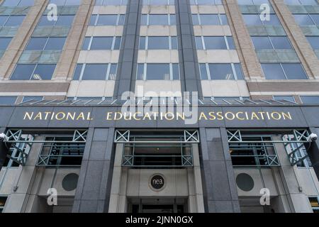 Washington, DC - 27 giugno 2022: Ingresso della National Education Association presso la sede centrale della DC. Foto Stock