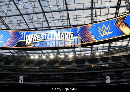 Inglewood, Stati Uniti. 11th ago, 2022. LOS ANGELES - 11 AGOSTO: Atmosfera al WrestleMania Launch Party al SoFi Stadium il 11 agosto 2022 a Los Angeles, California, agli arrivi per il WrestleMania's LA Launch Party, Sofi Stadium, Inglewood, CA il 11 agosto 2022. Credit: Priscilla Grant/Everett Collection/Alamy Live News Foto Stock