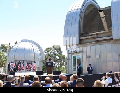 Oakland, Stati Uniti. 12th ago, 2022. Il vicepresidente Kamala Harris parla al Chabot Space & Science Center di Oakland, California, venerdì 12 agosto 2022. Foto di George Nikitin/UPI Credit: UPI/Alamy Live News Foto Stock