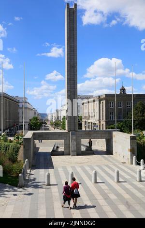 Piazza Jean-Baptiste Mathon con obelisco e zona pedonale Rue de Siam, Brest, dipartimento di Finistere Penn-ar-Bed, regione di Bretagna Breizh Foto Stock