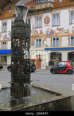 Passion Fountain, casa residenziale, Lueftlmalerei, Oberammergau, alta Baviera, Baviera, Germania Foto Stock