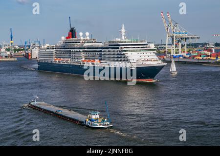 Nave da crociera Queen Victoria on the Elbe nel porto di Amburgo, Amburgo, Land Amburgo, Germania del Nord, Germania Foto Stock