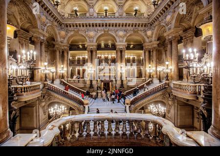 Scala dell'Opera Garnier al Palais Garnier, Parigi, Ile de France, Europa occidentale, Francia Foto Stock