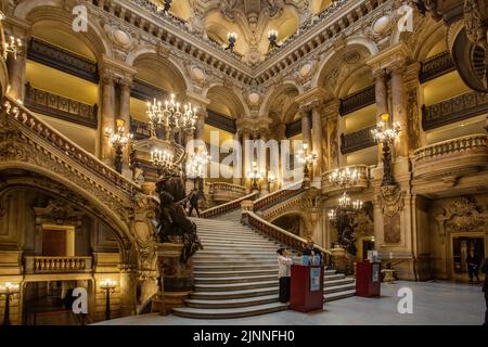 Scala dell'Opera Garnier al Palais Garnier, Parigi, Ile de France, Europa occidentale, Francia Foto Stock