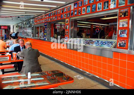 South Philly's Geno's Steaks, uno dei migliori caffè Cheesesteak di Filadelfia Foto Stock