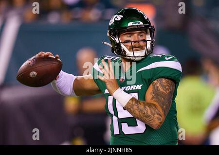 Philadelphia, Stati Uniti. 12th ago, 2022. 12 agosto 2022: Il quartback dei New York Jets Chris Streveler (15) in azione durante il gioco pre-stagionale della NFL tra i New York Jets e le Philadelphia Eagles al Lincoln Financial Field di Philadelphia, Pennsylvania. Christopher Szagola/CSM Credit: CAL Sport Media/Alamy Live News Foto Stock