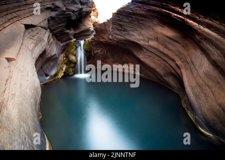 Una bella foto a lungo esposizione della piscina termale, gola di Hamersley, Parco Nazionale di Kariijini, Australia Occidentale Foto Stock