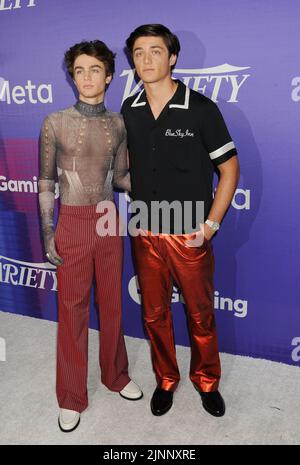 HOLLYWOOD, CA - Agosto 11: (L-R) AVI Angel e Asher Angel partecipano alla celebrazione della "potenza della giovane Hollywood" di Variety's 2022 presentata da Facebook Gaming at Foto Stock