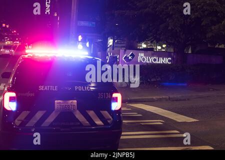 Seattle, Stati Uniti. 12th ago, 2022. Poco prima del 1:00am un veicolo si fermò a Broadway Ave, Seattle ha visto un significativo aumento della criminalità nell'ultimo anno dopo l'apertura della città dopo la chiusura del Covid-19. James Anderson/Alamy Live News Foto Stock