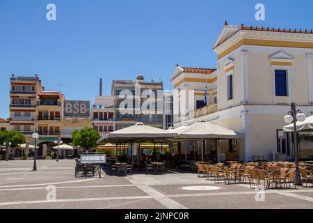 Sparta, Grecia, 20 luglio 2022. Il centro di Sparta con il Municipio. Foto Stock