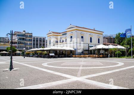 Sparta, Grecia, 20 luglio 2022. Il centro di Sparta con il Municipio. Foto Stock