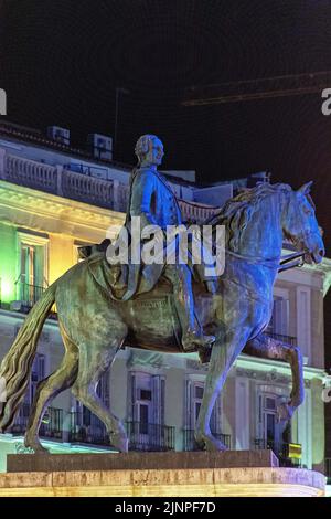 Estatua equadestre del Rey Carlos III en la Puerta del Sol de Madrid, España Foto Stock