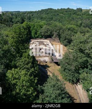 La Tour Jeannette, una torre medievale in pietra costruita per affacciarsi sul Castello di Chalucet, Limoges Francia Foto Stock