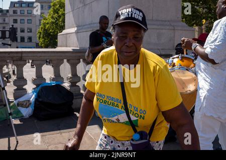 13 agosto 2022, Trafalgar Square Londra UK. Gli abitanti della nazione Yoruba, che vivono in alcune parti della Nigeria protestando con la musica contro le condizioni in Nigeria: Nessuna democrazia, nessuna giustizia, il governo di Buhari è morto, e che Buhari è un terrorista. Foto Stock