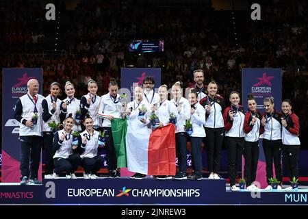 Monaco, Italia. 13th ago, 2022. Cerimonia di Medaglia del Team durante i Campionati europei di Ginnastica artistica delle Donne - Senior womenÂ&#X80;&#x99;s Team Final, Ginnastica a Monaco, Italia, Agosto 13 2022 Credit: Independent Photo Agency/Alamy Live News Foto Stock