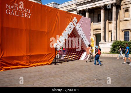 Galleria Nazionale Estate in Piazza. 13 agosto 2022, Trafalgar Square, Londra UK. La National Gallery, in collaborazione con il Westminster City Council, ospita Summer on the Square, un programma di sessioni creative e interattive gratuite per ispirare il tuo capolavoro. Sono incluse sessioni di drop in studio per persone di tutte le abilità e età. Foto Stock