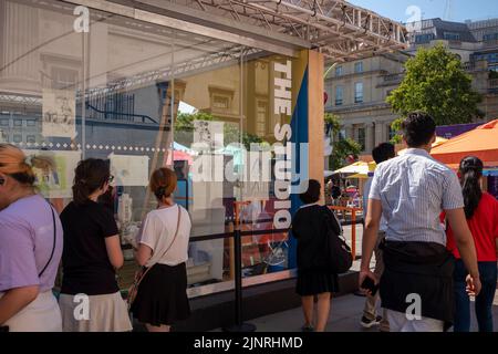 Galleria Nazionale Estate in Piazza. 13 agosto 2022, Trafalgar Square, Londra UK. La National Gallery, in collaborazione con il Westminster City Council, ospita Summer on the Square, un programma di sessioni creative e interattive gratuite per ispirare il tuo capolavoro. Sono incluse sessioni di drop in studio per persone di tutte le abilità e età. Foto Stock