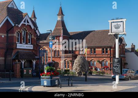 Alton Assembly Rooms e Curtis Museum nel centro di Alton, Hampshire, Inghilterra, Regno Unito Foto Stock