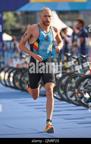 Il belga Noah Servais ha ritratto in azione durante il Campionato europeo di Triathlon MEN Monaco 2022, a Monaco di Baviera, Germania, sabato 13 agosto 2022. La seconda edizione dei Campionati europei si svolge dal 11 al 22 agosto e prevede nove sport. FOTO DI BELGA ERIC LALMAND Foto Stock