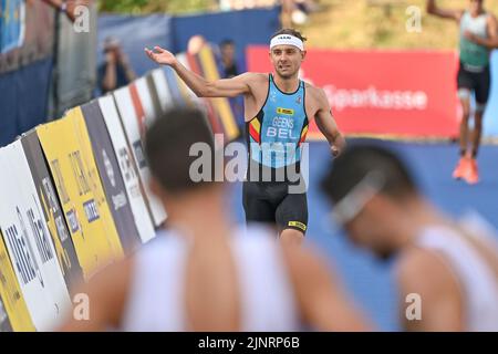 Il triatleta belga Jelle Geens ha ritratto in azione durante il Campionato europeo di Triathlon maschile Monaco 2022, a Monaco di Baviera, Germania, sabato 13 agosto 2022. La seconda edizione dei Campionati europei si svolge dal 11 al 22 agosto e prevede nove sport. FOTO DI BELGA ERIC LALMAND Foto Stock