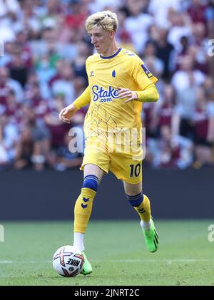 Birmingham, Inghilterra, 13th agosto 2022. Anthony Gordon di Everton durante la partita della Premier League a Villa Park, Birmingham. L'immagine di credito dovrebbe essere: Darren Staples / Sportimage Foto Stock