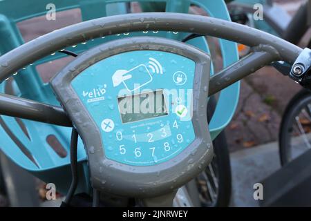 Vélib' Métropole. Location de vélos en libre-service. Ville d'Avray. Ile-de-France. Francia. Europa. Foto Stock