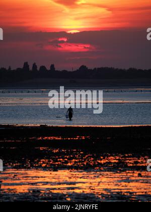 Sheerness, Kent, Regno Unito. 13th ago, 2022. Il tempo del Regno Unito: Il tramonto dell'onda di calore stupefacente a Sheerness, Kent. Credit: James Bell/Alamy Live News Foto Stock