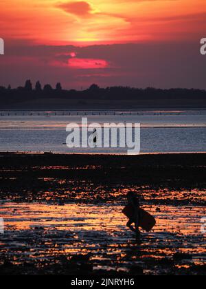 Sheerness, Kent, Regno Unito. 13th ago, 2022. Il tempo del Regno Unito: Il tramonto dell'onda di calore stupefacente a Sheerness, Kent. Credit: James Bell/Alamy Live News Foto Stock