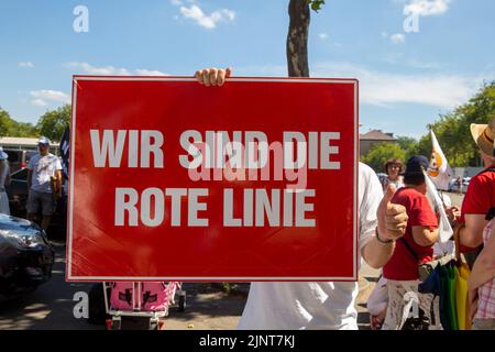 Dimostrazione a Landau, Pfalz: Die dimostrazione richtete sich gegen die geplanten Coronamaßnahmen der Regierung. Ebenfalls gefordert wurden Friedens Foto Stock