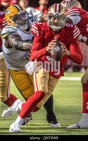 Santa Clara, California, Stati Uniti. 12th ago, 2022. Trey Lance (5) del quartback di San Francisco 49ers venerdì 12 agosto 2022, al Levis Stadium di Santa Clara, California. Il 49ers ha sconfitto i Packers 28-21 in una partita preliminare. (Credit Image: © al Golub/ZUMA Press Wire) Foto Stock