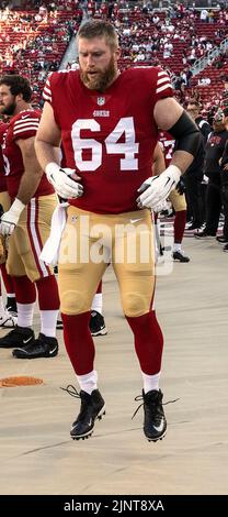 Santa Clara, California, Stati Uniti. 12th ago, 2022. Il centro di San Francisco 49ers, Jake Brendel (64), si scalda prima della partita venerdì 12 agosto 2022 allo stadio Levis di Santa Clara, California. Il 49ers ha sconfitto i Packers 28-21 in una partita preliminare. (Credit Image: © al Golub/ZUMA Press Wire) Foto Stock