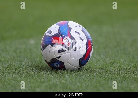 Sheffield, Regno Unito. 13th ago, 2022. Il pallone viene visto durante la partita a Sheffield, Regno Unito, il 8/13/2022. (Foto di Gareth Evans/News Images/Sipa USA) Credit: Sipa USA/Alamy Live News Foto Stock