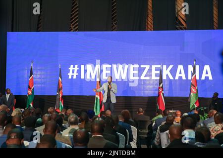 Nairobi, Kenya. 13th ago, 2022. L'ex Vice presidente del Kenya Kalonzo Musyoka (C) si rivolge ai nuovi leader eletti durante l'evento. L'alleanza Azimio la Umoja-One Kenya ha convocato una Conferenza inaugurale per tutti i leader eletti del partito di coalizione sabato 13th 2022 agosto presso il Centro Internazionale Congressi Kenyatta (Credit Image: © Boniface Muthoni/SOPA Images via ZUMA Press Wire) Foto Stock