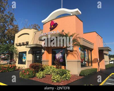 Facciata del ristorante Taco Bell e guida attraverso Orlando florida immagine fotografica Foto Stock