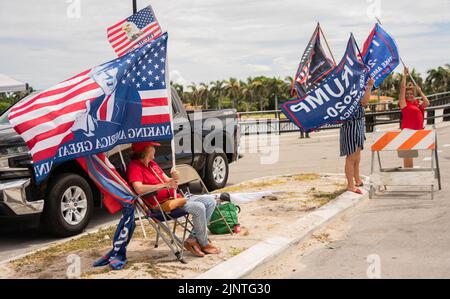 Palm Beach, Florida, USA - 13 agosto 2022: Manifestazione a sostegno del 45th° presidente degli Stati Uniti d'America Donald J. Trump Foto Stock